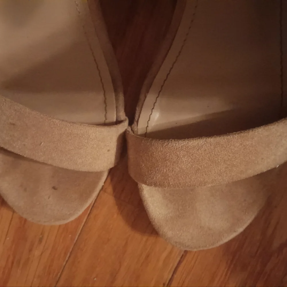 A pair of Aldo heels - Picture 8 of 9